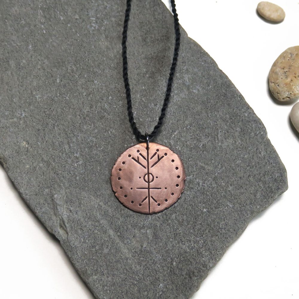 Obesek-kozmicne-povezave-ravnovesja-zadaj