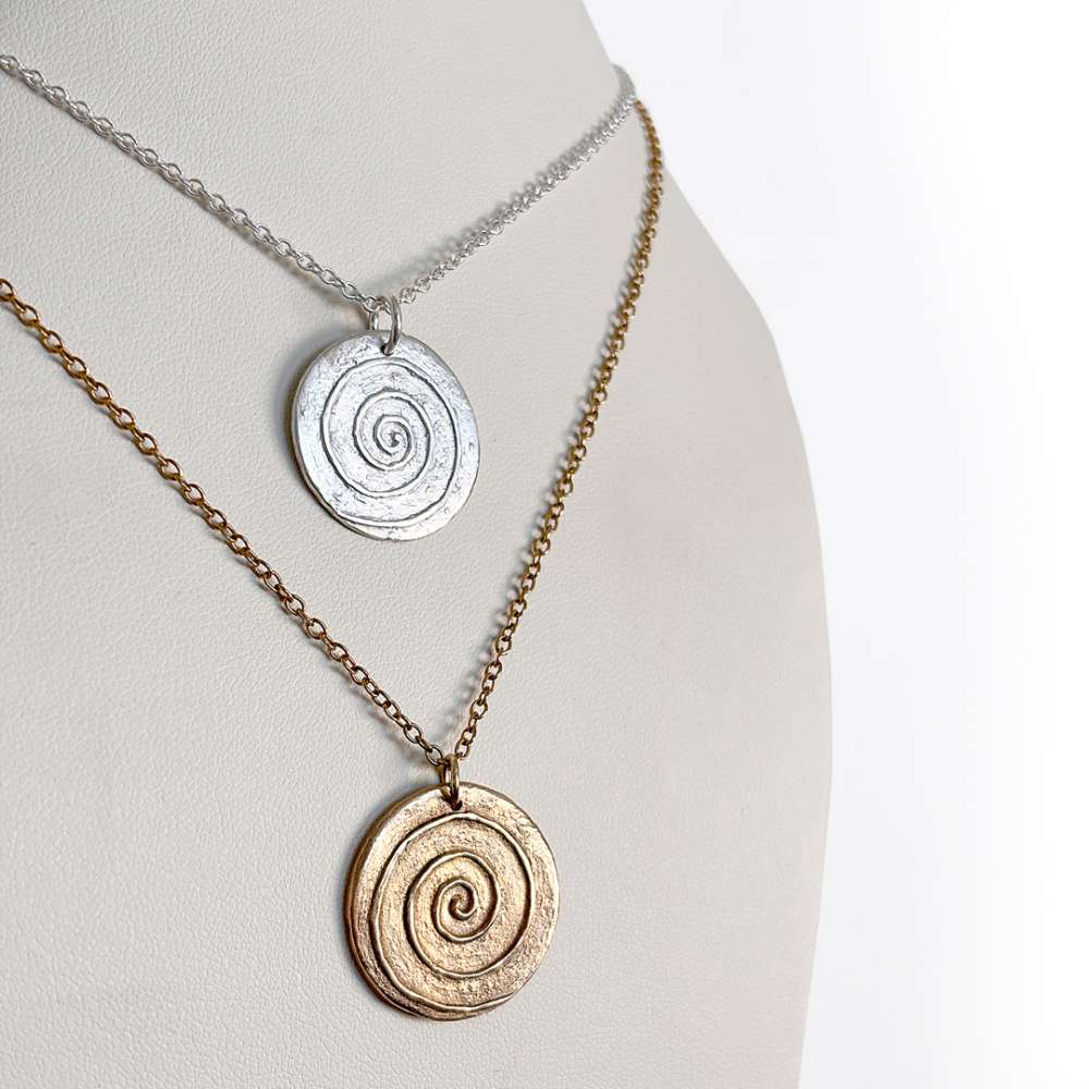 Obesek-kozmične-povezave-ravnovesja-srebro-bron