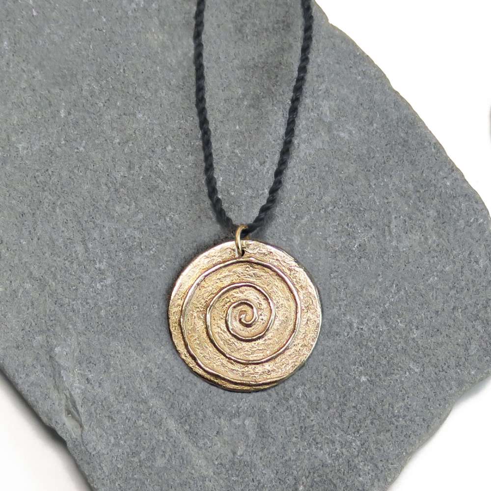 Kozmicni-obesek-spirala-bron-vrvica
