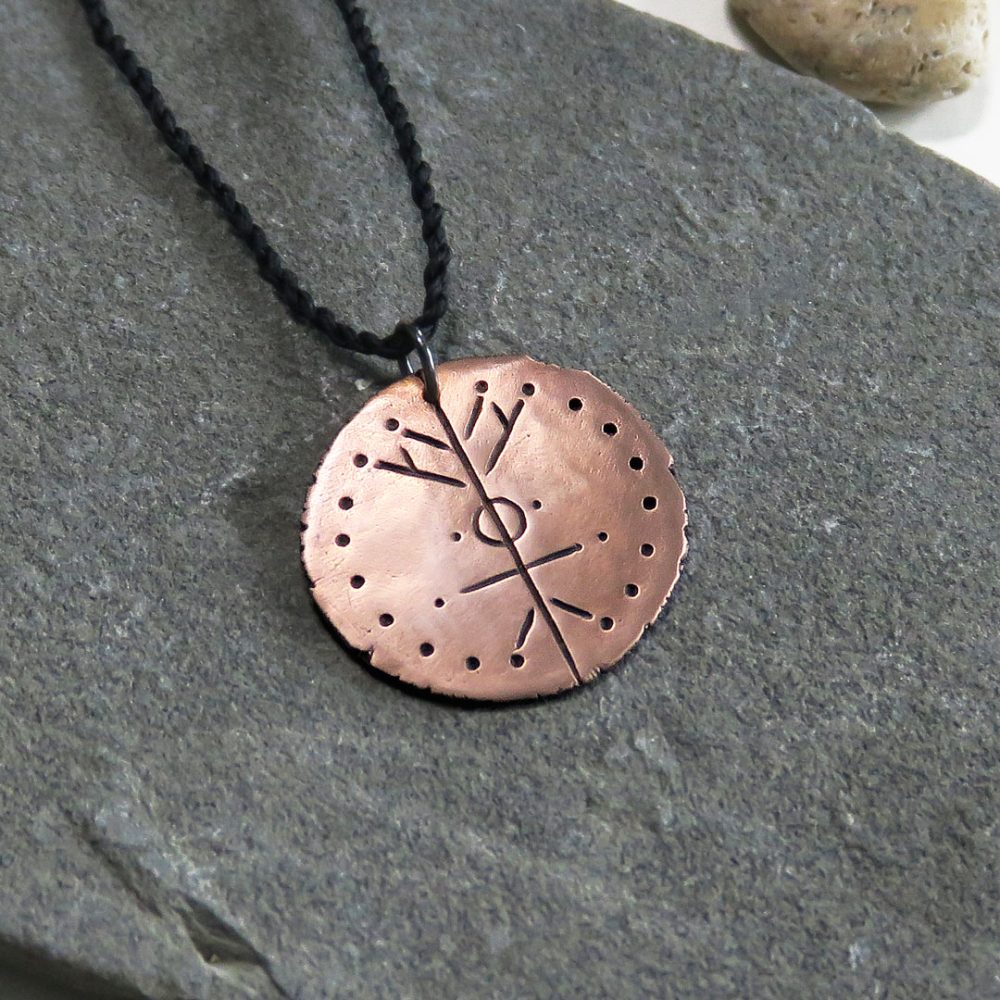 Obesek-kozmicne-povezave-ravnovesja-svetlobni-simbol